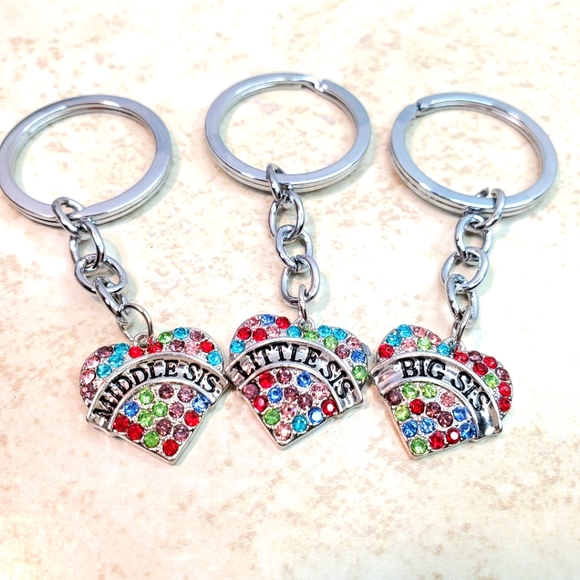 Set of 3 Medium Sis, Big sis, Little sis Crystal Pink Heart Pendant Keychains - Picture 1 of 2